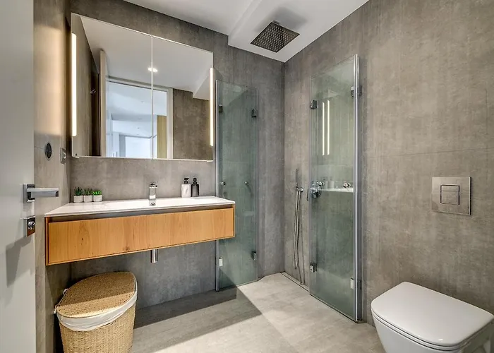 360 Stunning View 2 Floors Penthouse 3bd 2ba