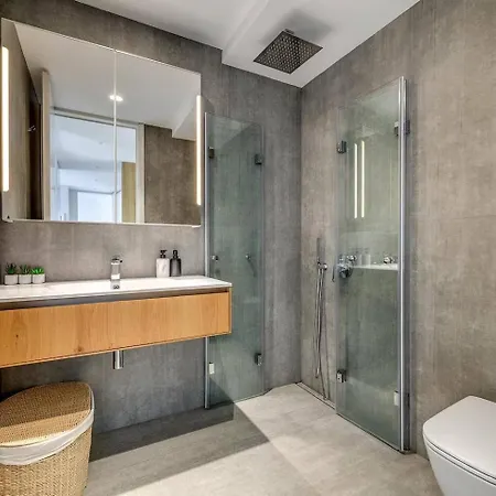 360 Stunning View 2 Floors Penthouse 3bd 2ba *