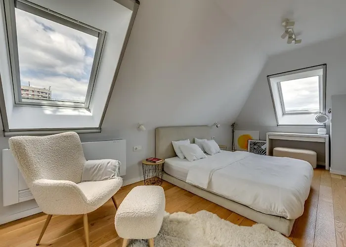 360 Stunning View 2 Floors Penthouse 3bd 2ba